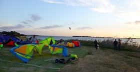Nauka kitesurfingu wyjazdy SYCYLIA LO STAGNONE Biuro podróży